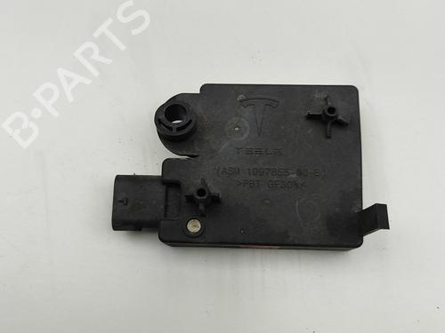 Electronic module TESLA MODEL 3 (5YJ3) EV AWD | BP27792079M83 