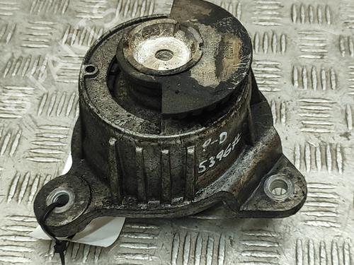 Used Engine mount MERCEDES-BENZ VITO Tourer (W447) 114 CDI / 114 BlueTEC 4-matic (447.701, 447.703,... (136 hp) 26240082