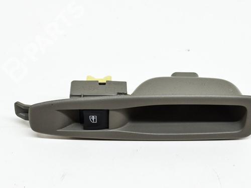 Used Left rear window switch Left rear window switch RENAULT ZOE (BFM_) ZOE (92 hp) 8353373 8353373