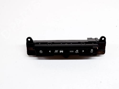 switch-jaguar-f-pace-x761-20-td4-awd-jx7314b790aa-03499510200-2015-9628791 main image