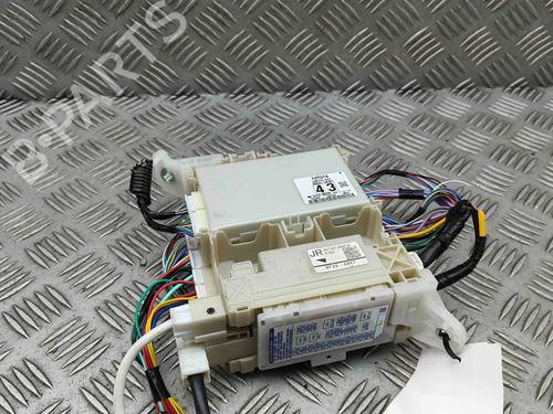 Used Fuse box TOYOTA HILUX VIII Pickup (_N1_) 2.4 D 4WD (GUN125_, GUN125R) (150 hp) 29459443