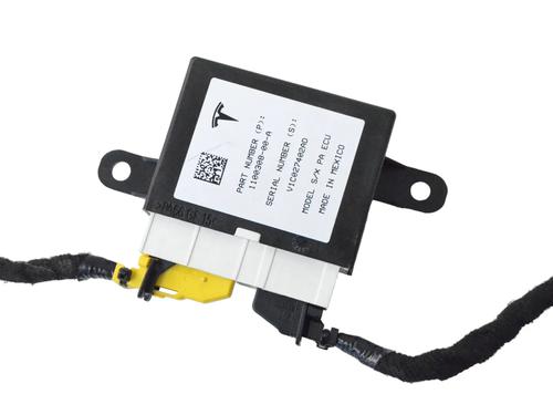 Used Electronic module Electronic module TESLA MODEL S (5YJS) 75D AWD (525 hp) 33360764 33360764