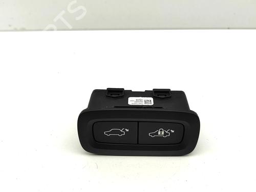 switch-volvo-xc40-536-2017-33385393 main image