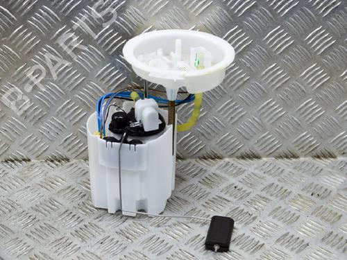 Used Fuel pump BMW 2 Gran Tourer (F46) 218 i (136 hp) 6771339