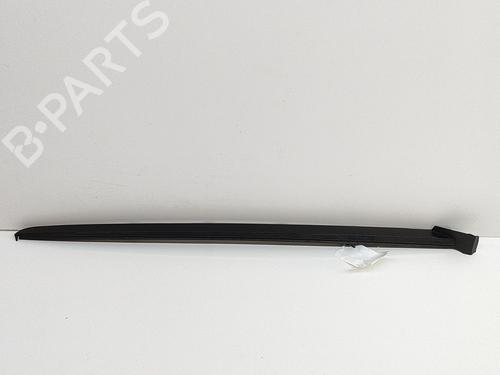 Used Door moulding trim PEUGEOT 3008 II SUV (MC_, MR_, MJ_, M4_) 1.5 BlueHDi 130 (131 hp) 21587817