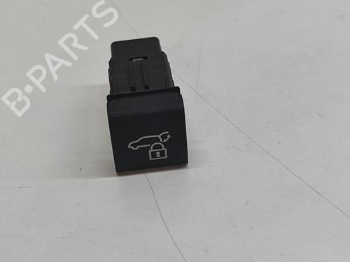 switch-toyota-bz4x-_eam1_-2021-28687767 main image