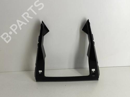 Used Middle console PEUGEOT 2008 II (UD_, US_, UY_, UJ_, UR_, UC_) e-2008 (UKZKXZ) (136 hp) 27778919