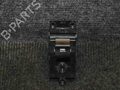 Używane Przełącznik szyby tylnej prawej HYUNDAI i40 I (VF) 1.7 CRDi (116 hp) 6721796