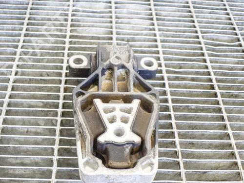 Used Gearbox mount Gearbox mount MERCEDES-BENZ A-CLASS (W176) A 180 CDI / d (176.012) (109 hp) 6765558 6765558