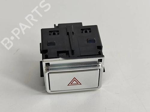 warning-switch-jaguar-i-pace-x590-2018-27782817 main image