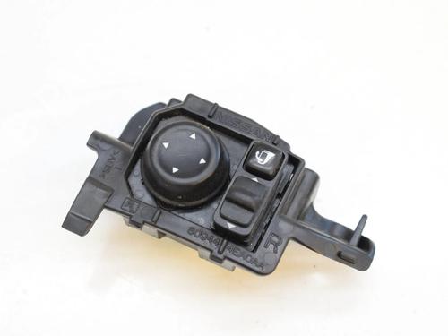 switch-nissan-qashqai-ii-j11-j11_-2013-33340656 main image