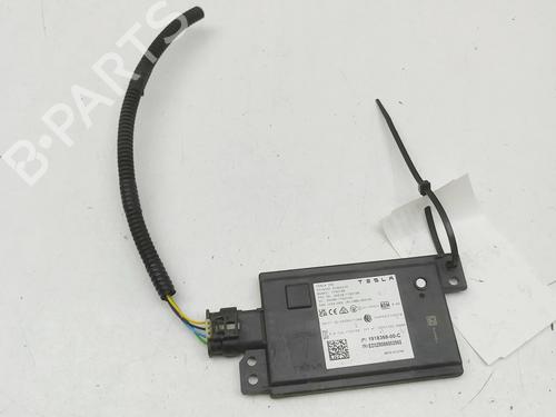 Used Electronic module Electronic module TESLA MODEL 3 (5YJ3) EV Performance AWD (627 hp) 33697895 33697895