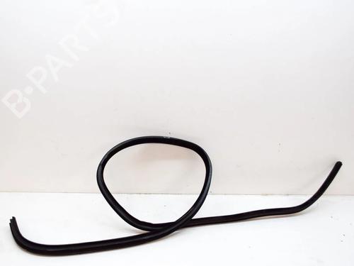 Used Rubber door seal LAND ROVER RANGE ROVER VELAR (L560) 2.0 D180 TD4 4x4 (180 hp) 14632824