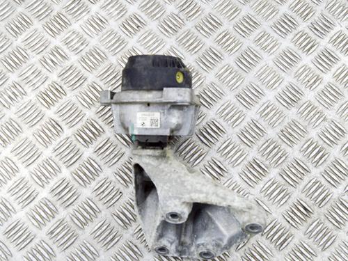 Used Engine mount BMW 5 (F10) 550 i xDrive (449 hp) 11490141