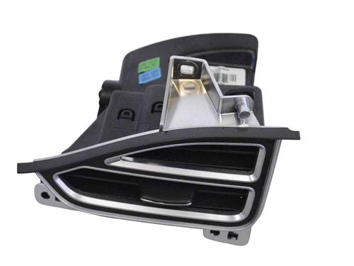 Używane Kratka nawiewu TESLA MODEL S (5YJS) P100D AWD (772 hp) 30247810