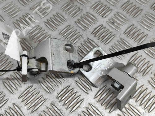 Hinge/Door check strap FIAT 500L (351_, 352_) 1.6 D Multijet (199LYD1B) | BP23247819C146