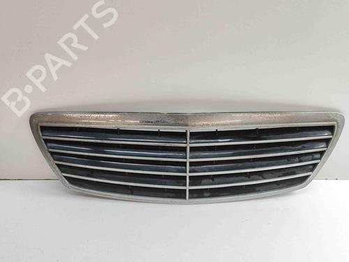 Used Grille MERCEDES-BENZ S-CLASS (W220, V220) S 500 4-matic (220.084, 220.184) (306 hp) 29373489