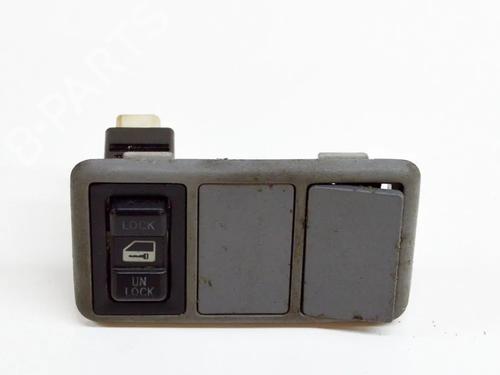 Used Switch Switch TOYOTA YARIS (_P1_) 1.4 D-4D (NLP10_, NLP10R) (75 hp) 10368076 10368076