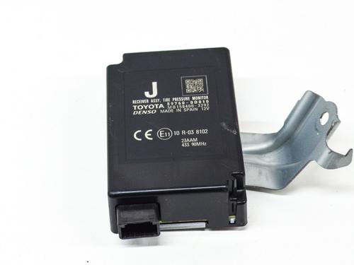 Used Electronic module TOYOTA YARIS (_P13_) 1.5 Hybrid (NHP130_) (101 hp) 8353552