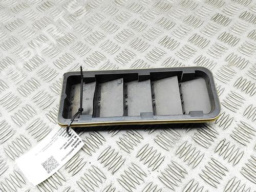 grille-volvo-v40-hatchback-525-2012-2013-2014-2015-2016-2017-2018-2019-34136582 main image