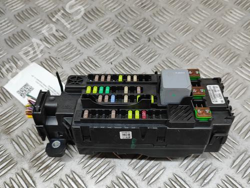 Used Fuse box Fuse box JAGUAR F-PACE (X761) 2.0 P400e Plug-in Hybrid (404 hp) 28275656 28275656