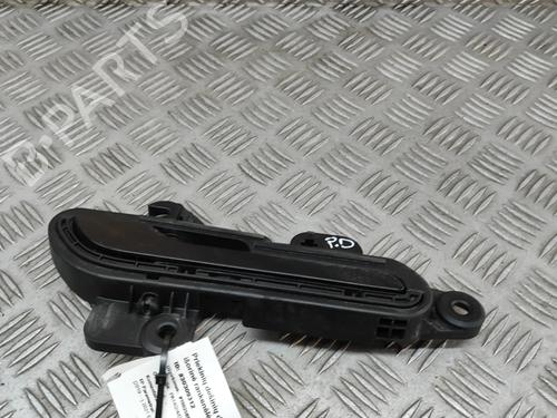 front-right-exterior-door-handle-tesla-model-y-5yjy-2019-33370820 main image