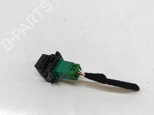 Switch PEUGEOT 2008 II (UD_, US_, UY_, UJ_, UR_, UC_) e-2008 (UKZKXZ) | BP29042504I30 