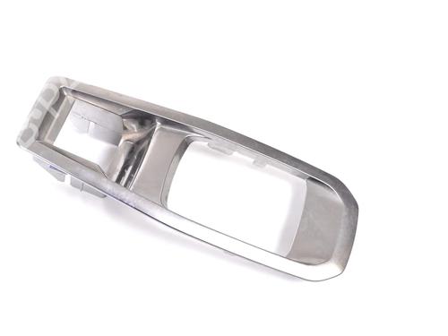 Used Middle console Middle console PEUGEOT 3008 II SUV (MC_, MR_, MJ_, M4_) 1.2 THP/ PureTech 130 (MRHNSM, MRHNSU, MRHNSJ, MRHNYW,... (131 hp) 30281757 30281757