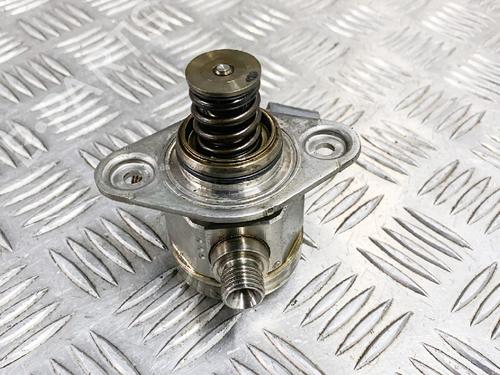 Used Fuel pump BMW 5 (F10) 550 i xDrive (408 hp) 6765342
