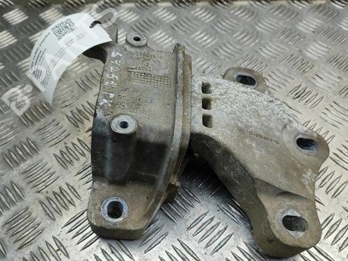 Used Engine mount Engine mount MERCEDES-BENZ SPRINTER 3-t Van (B910) 214 CDI (910.621, 910.623) (143 hp) 33376080 33376080