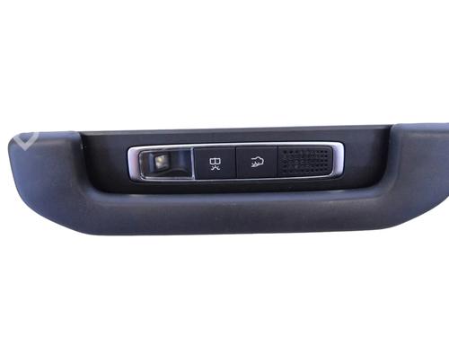 interior-roof-handle-mercedes-benz-e-class-w213-2016-33367334 main image