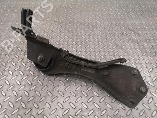 Venstre bagtil bærearm MERCEDES-BENZ A-CLASS (W177) A 200 (177.087) (163 hp) 30253238