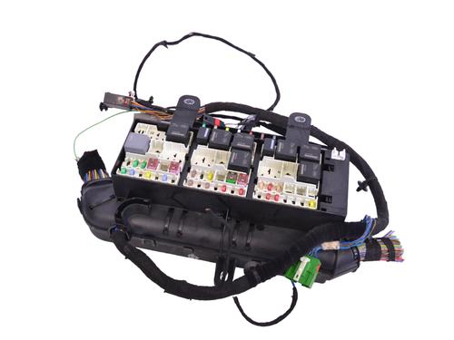 Used Fuse box LAND ROVER RANGE ROVER VELAR (L560) 2.0 D180 TD4 4x4 (180 hp) 30237332