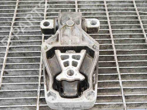 Gearbox mount MERCEDES-BENZ GLA-CLASS (X156) GLA 200 (156.943) | BP6748264M88