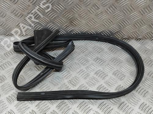 rubber-door-seal-tesla-model-y-5yjy-2019-33360440 main image