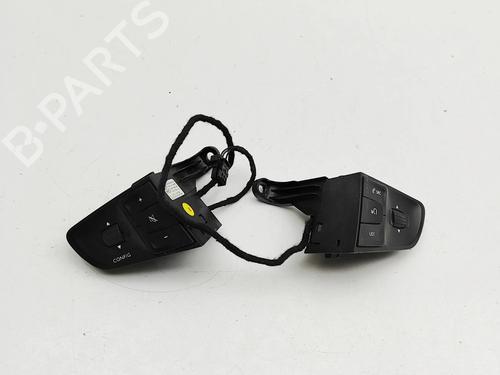 Used Steering wheel controls Steering wheel controls OPEL VIVARO C Van (K0) 2.0 (122 hp) 33392472 33392472