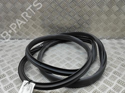 Used Rubber door seal Rubber door seal TESLA MODEL Y (5YJY) Long Range All-wheel Drive (514 hp) 33378929 33378929