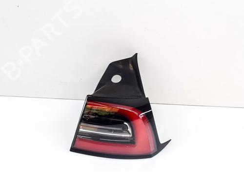 Used Right taillight Right taillight TESLA MODEL Y (5YJY) EV Performance All-wheel Drive (462 hp) 28547787 28547787
