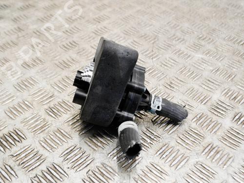 Used Auxiliary water pump TESLA MODEL S (5YJS) 90D AWD (422 hp) 14643685