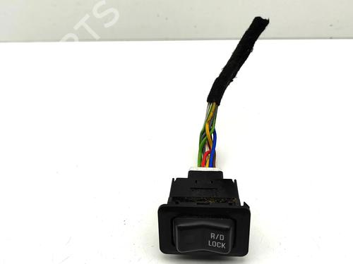 Used Switch Switch MITSUBISHI L200 (K7_T, K6_T, K5_T) 2.5 TD 4WD (K74T) (99 hp) 33391345 33391345