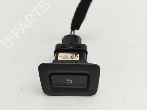 Used Switch Switch MAZDA 3 Hatchback (BP) 2.5 e-SKYACTIV-G (BP5H) (140 hp) 33381139 33381139