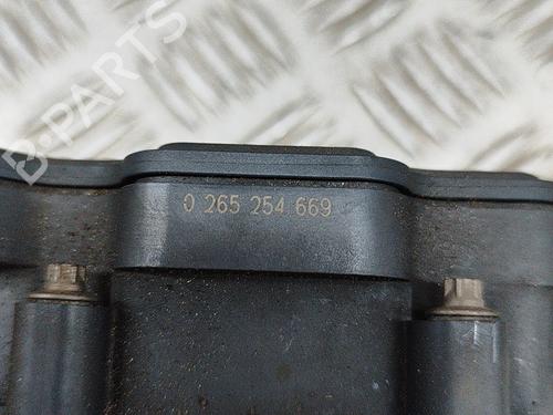 ABS pump TOYOTA AVENSIS Saloon (_T27_) 1.6 D4-D (WWT270_) | BP21078246M43 