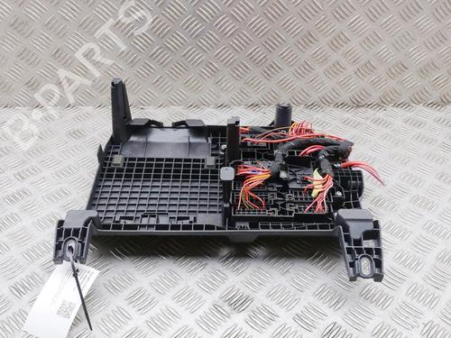 Used Fuse box Fuse box 38600016 38600016