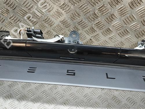 Rear center light TESLA MODEL Y (5YJY) Long Range All-wheel Drive | BP33624716I39  - Image 5