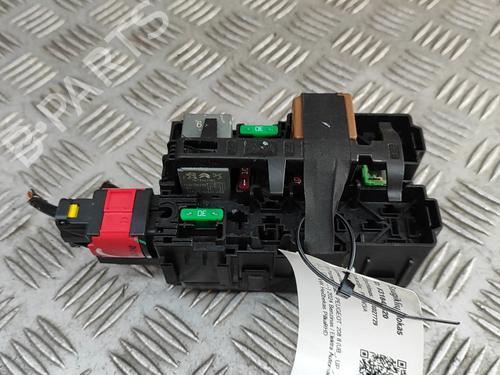 Used Fuse box Fuse box PEUGEOT 208 II (UB_, UP_, UW_, UJ_) 1.2 Hybrid 136 (UPHPYK) (136 hp) 33372939 33372939
