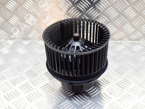 Used Heater blower motor FORD FOCUS III 1.0 EcoBoost (125 hp) 6770392