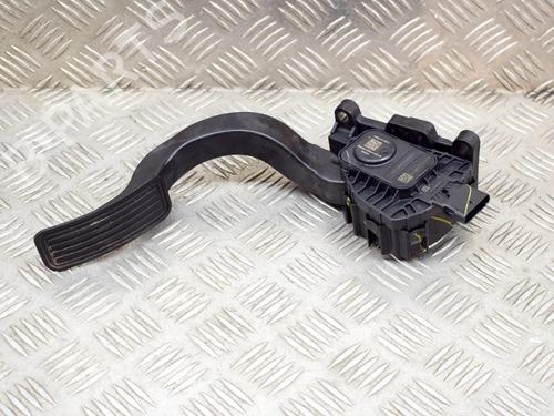 pedal-tesla-model-3-5yj3-2017-27756805 main image