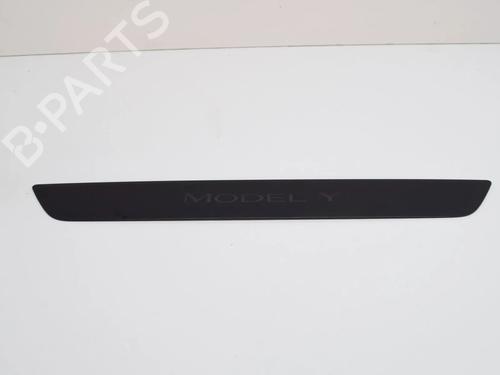 Used Step Step TESLA MODEL Y (5YJY) EV Performance All-wheel Drive (462 hp) 28547777 28547777