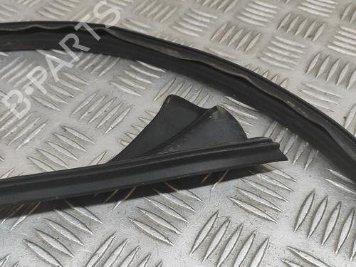 Gummiliste TESLA MODEL Y (5YJY) EV Rear-Wheel Drive | BP33369897C142 - Image 2