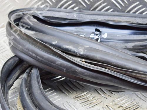 Rubber door seal TESLA MODEL X (5YJX) P100D AWD | BP14630437C142 
